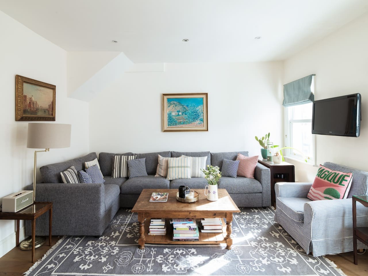 Sunny Roof Terrace Barons Court Sleeps 4-6 in 4, 68 Comeragh Rd, London W14 9HR, UK W14 9HR - Property image 2 - VivreStays