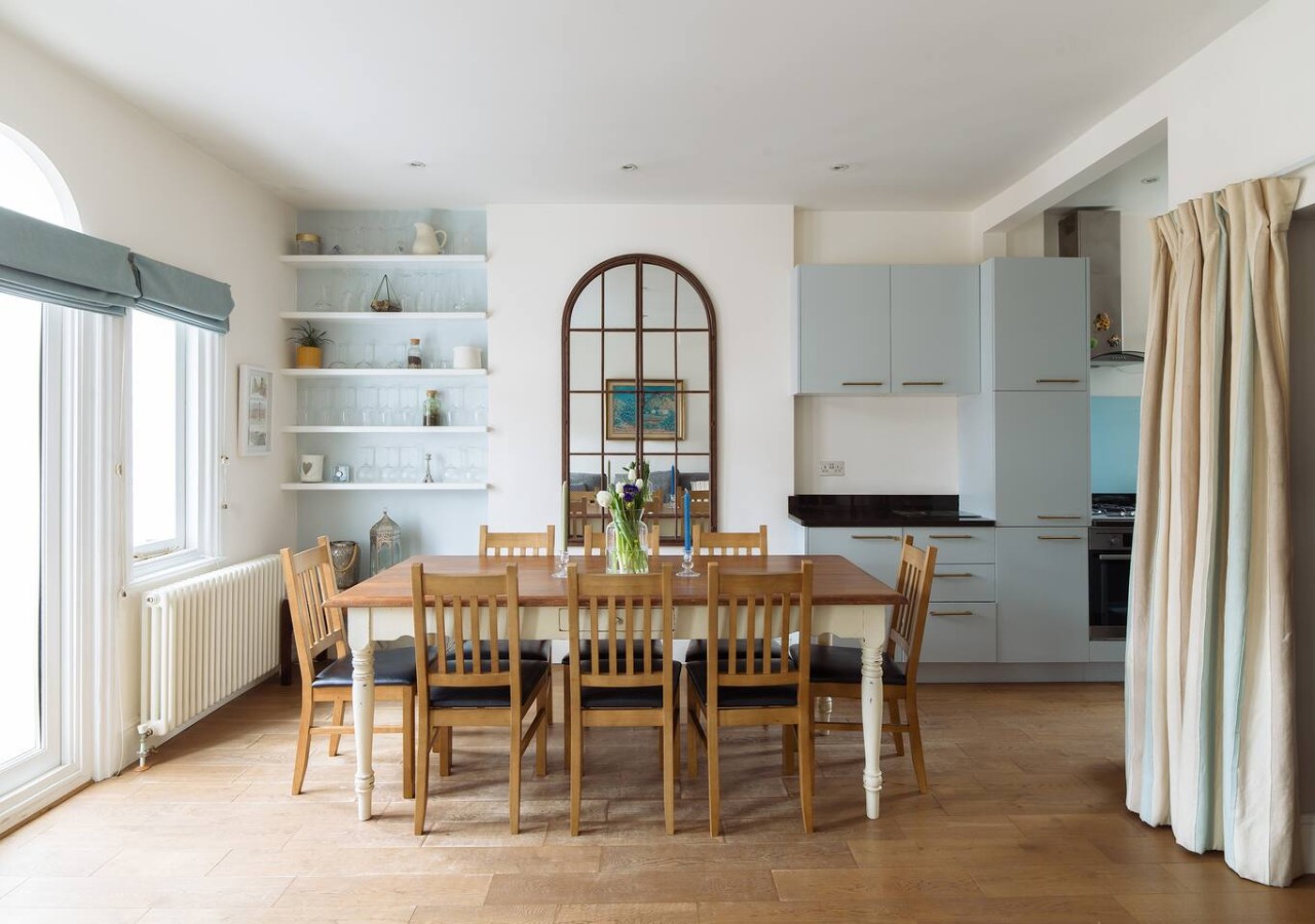 Sunny Roof Terrace Barons Court Sleeps 4-6 in 4, 68 Comeragh Rd, London W14 9HR, UK W14 9HR - Property image 17 - VivreStays