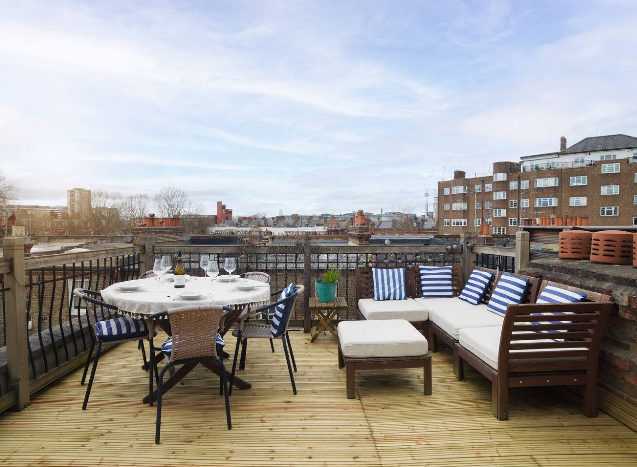 Sunny Roof Terrace Barons Court Sleeps 4-6 in 4, 68 Comeragh Rd, London W14 9HR, UK W14 9HR - Property image 4 - VivreStays