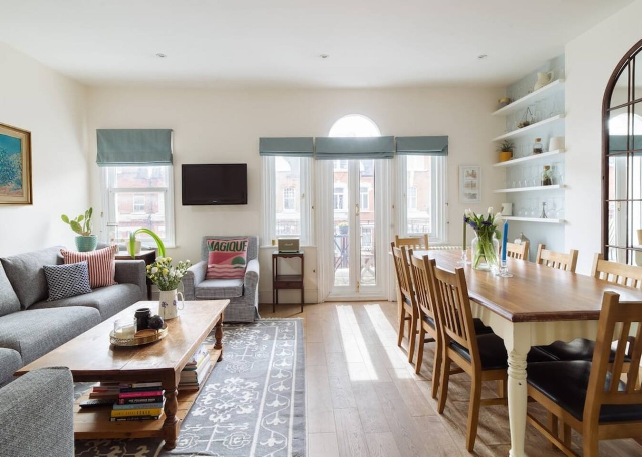 Sunny Roof Terrace Barons Court Sleeps 4-6 in 4, 68 Comeragh Rd, London W14 9HR, UK W14 9HR - Property image 3 - VivreStays