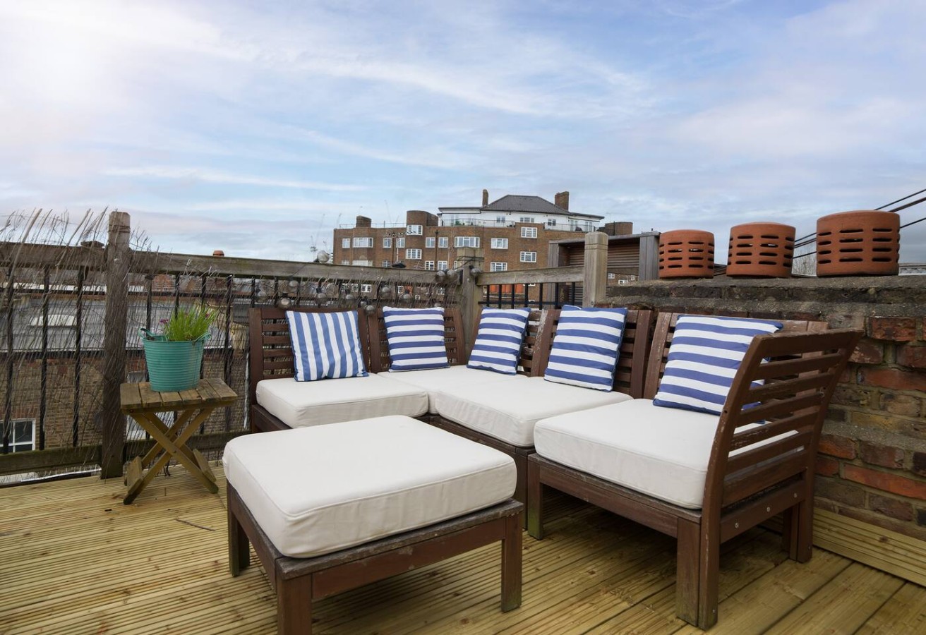 Sunny Roof Terrace Barons Court Sleeps 4-6 in 4, 68 Comeragh Rd, London W14 9HR, UK W14 9HR - Property image 22 - VivreStays