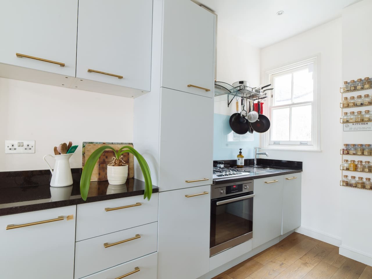 Sunny Roof Terrace Barons Court Sleeps 4-6 in 4, 68 Comeragh Rd, London W14 9HR, UK W14 9HR - Property image 16 - VivreStays