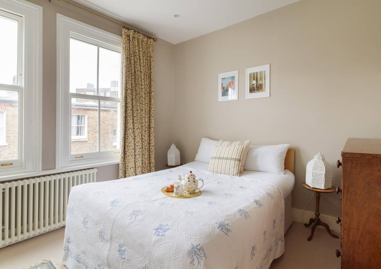 Sunny Roof Terrace Barons Court Sleeps 4-6 in 4, 68 Comeragh Rd, London W14 9HR, UK W14 9HR - Property image 11 - VivreStays