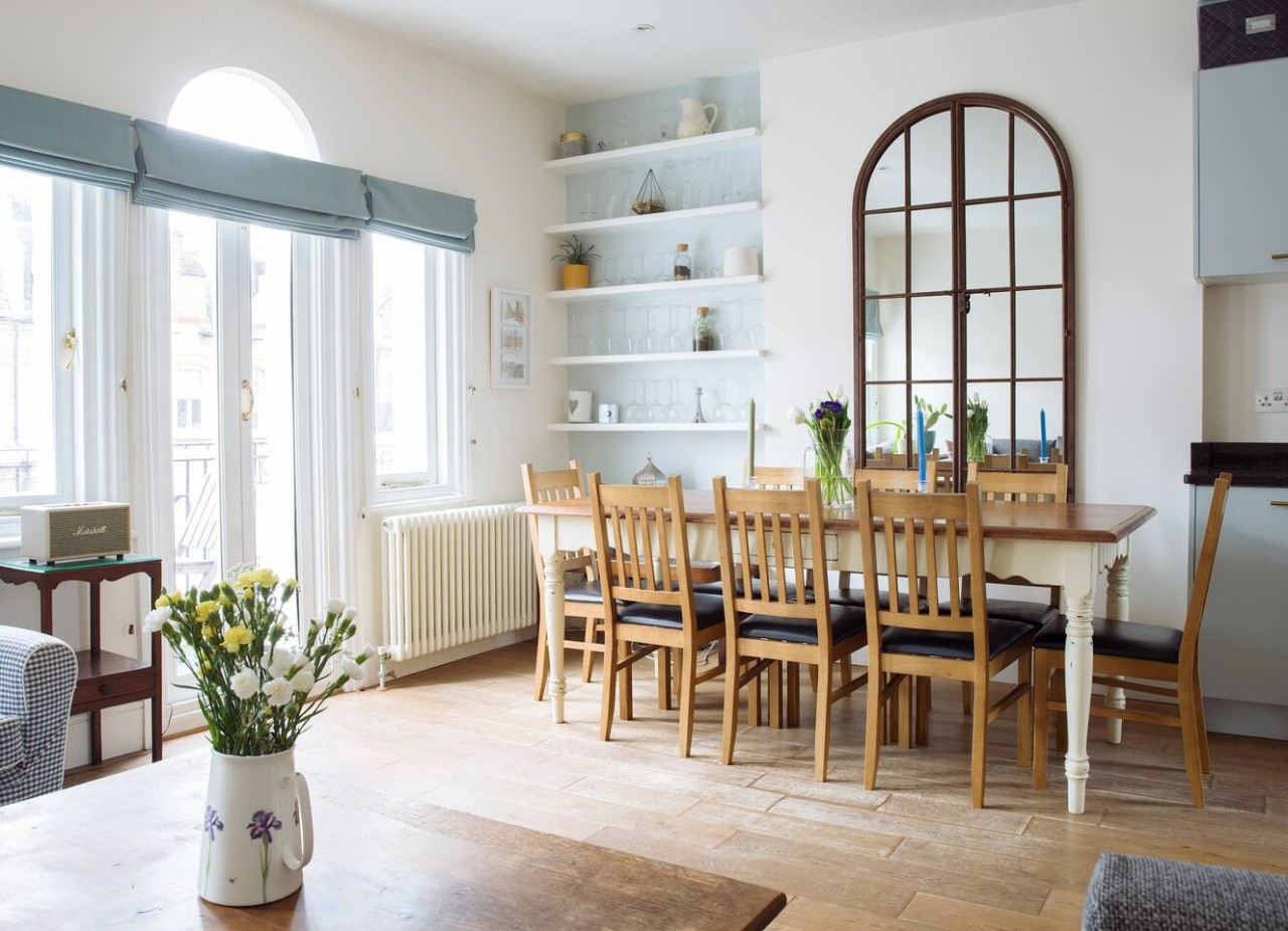 Sunny Roof Terrace Barons Court Sleeps 4-6 in 4, 68 Comeragh Rd, London W14 9HR, UK W14 9HR - Property image 14 - VivreStays