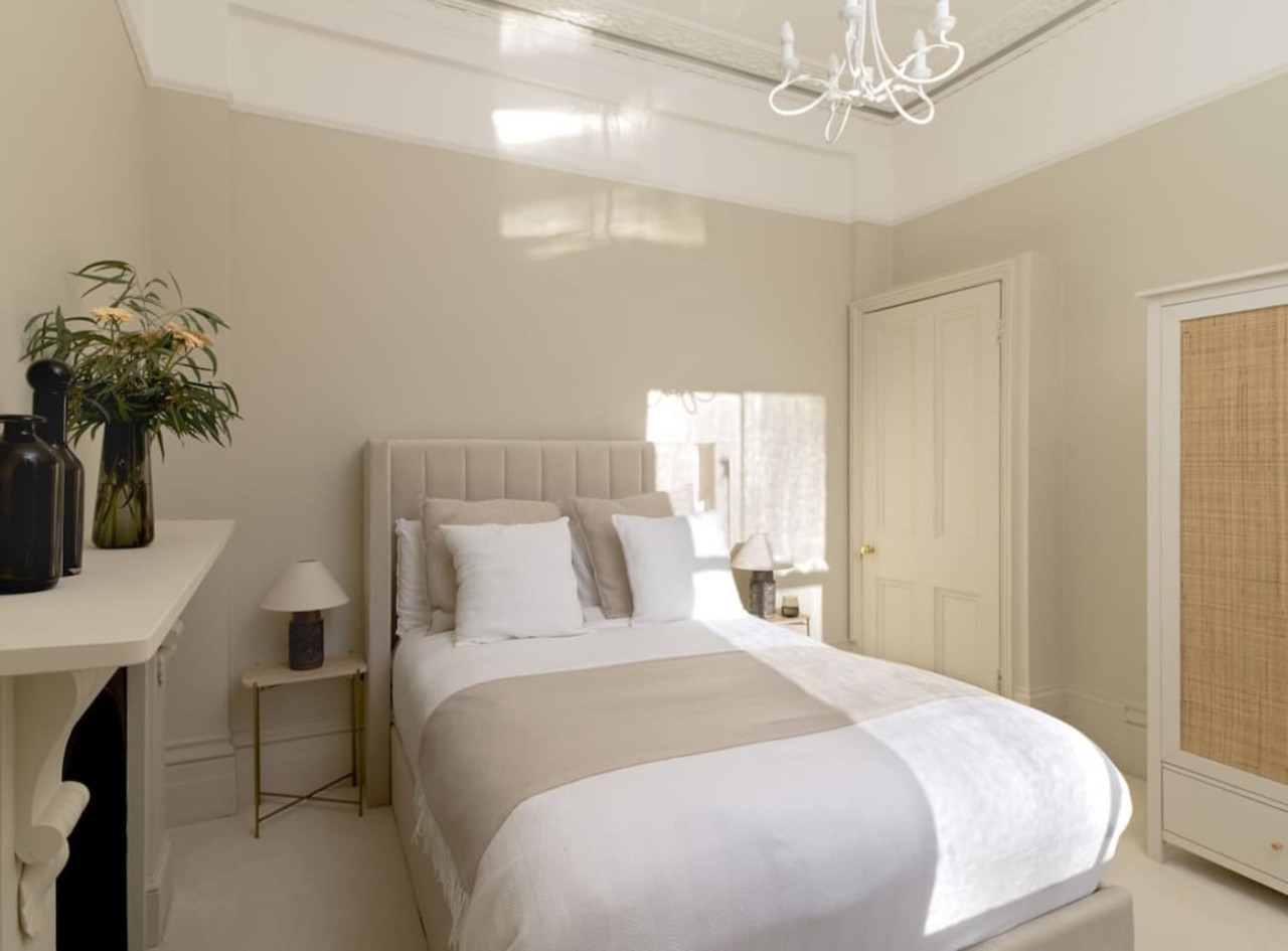 Sophisticated Notting Hill 2Bed in 9 Tavistock Road atCheckIn W11 1AT - Property image 4 - VivreStays