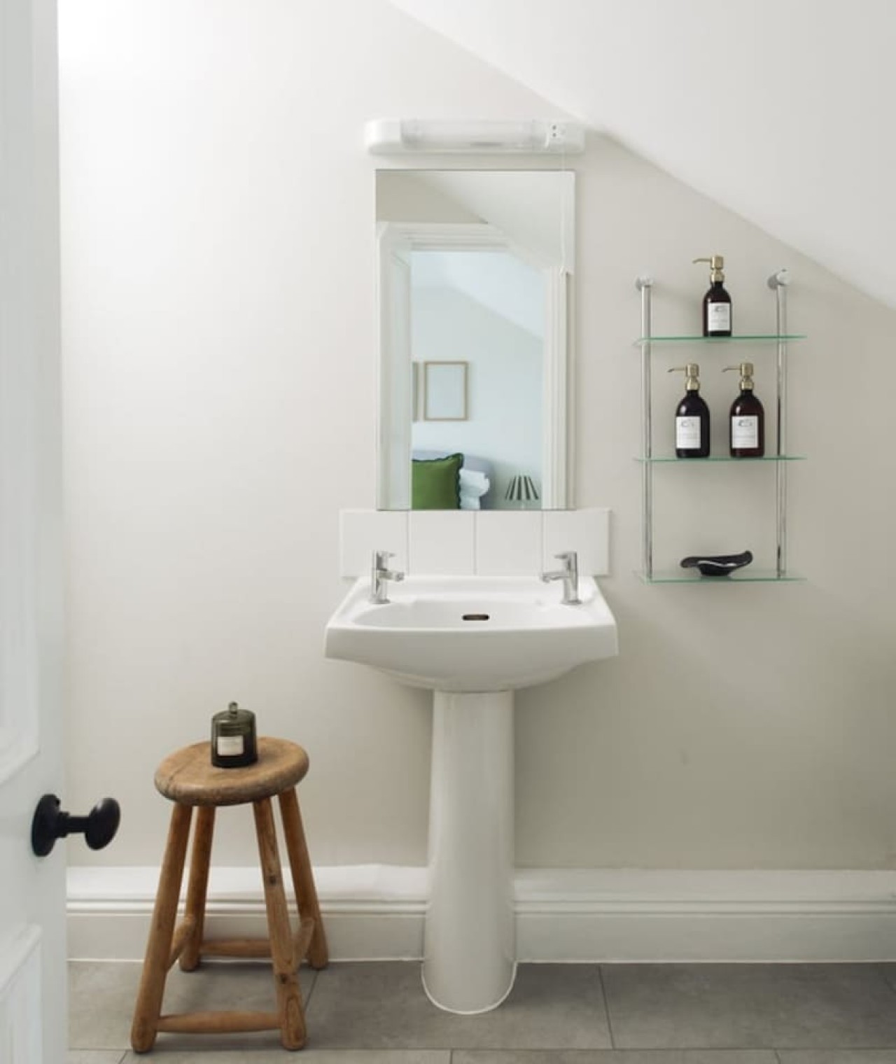 Luxury 5-Bedroom, Central London Town House in 60 Sterndale Road W14 0HU - Property image 38 - VivreStays
