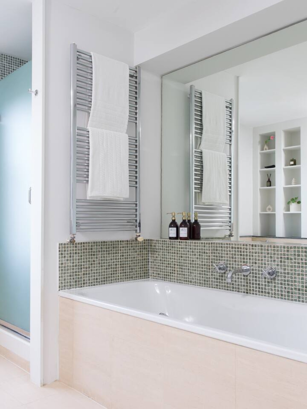 Luxury 5-Bedroom, Central London Town House in 60 Sterndale Road W14 0HU - Property image 11 - VivreStays