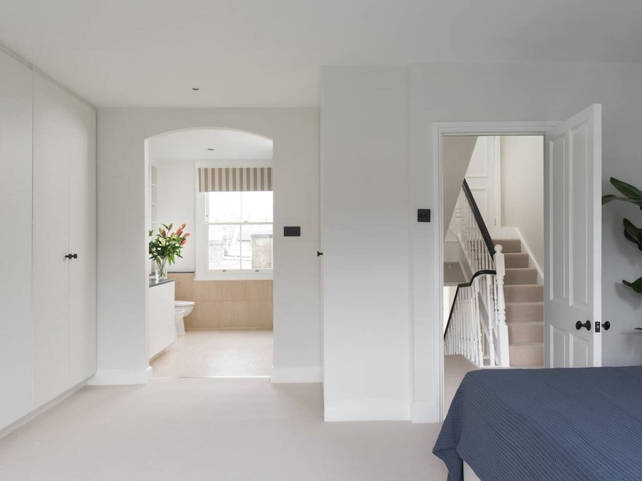 Luxury 5-Bedroom, Central London Town House in 60 Sterndale Road W14 0HU - Property image 2 - VivreStays