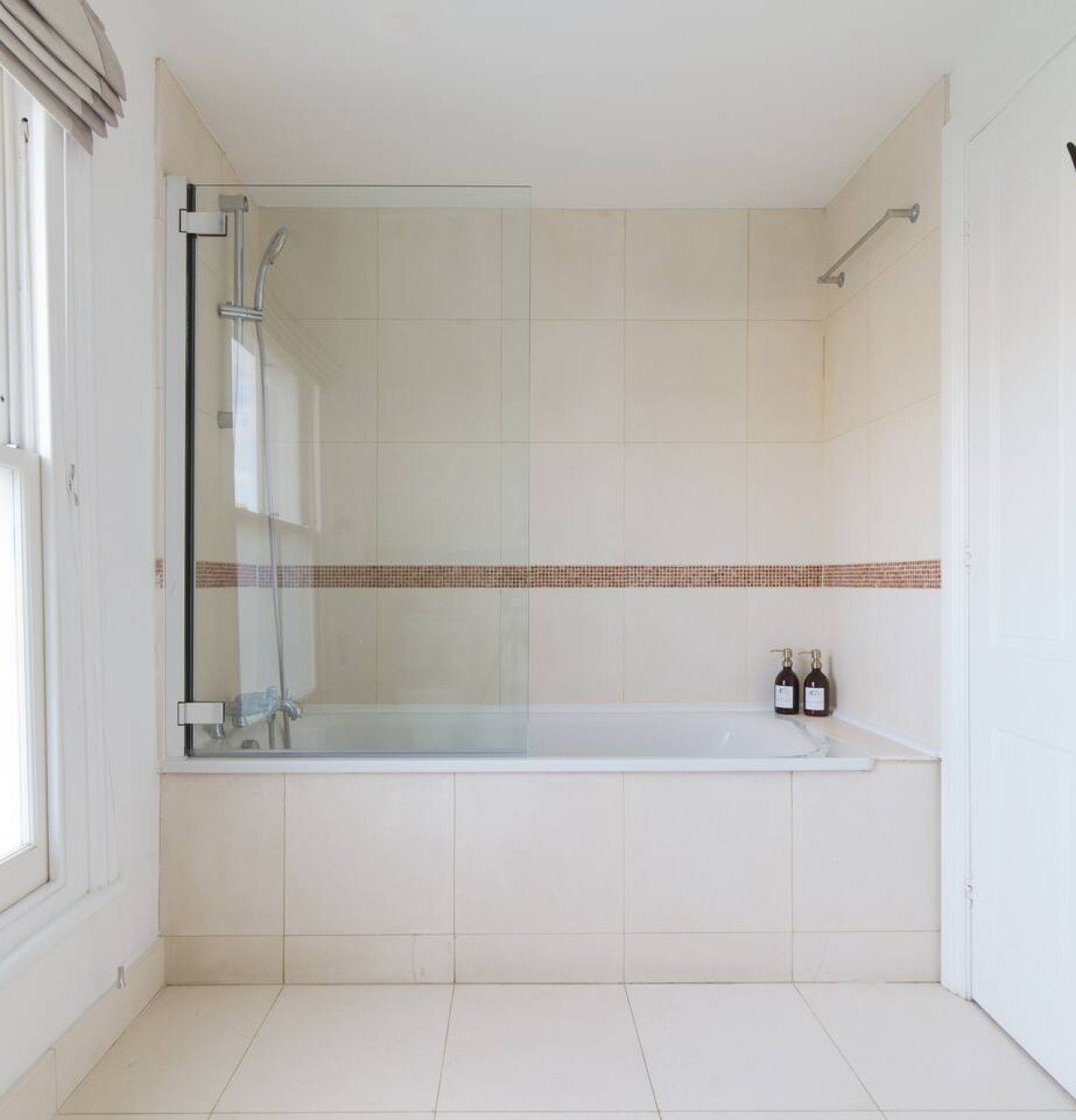 Luxury 5-Bedroom, Central London Town House in 60 Sterndale Road W14 0HU - Property image 37 - VivreStays