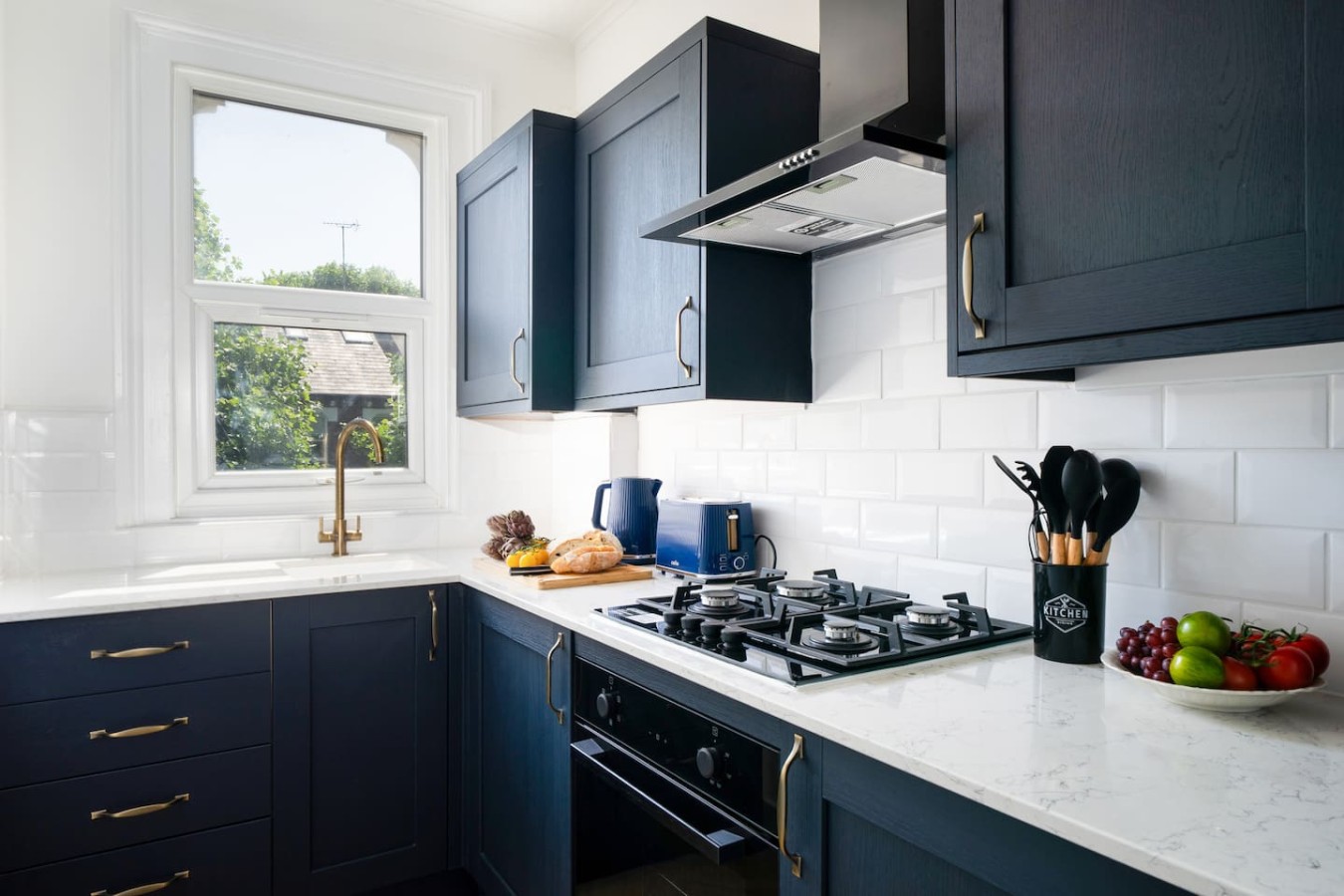 Stylish Two-Bed Apt in Brook Green, West London in 58 Sterndale Road Top floor flat W14 0HU - Property image 3 - VivreStays