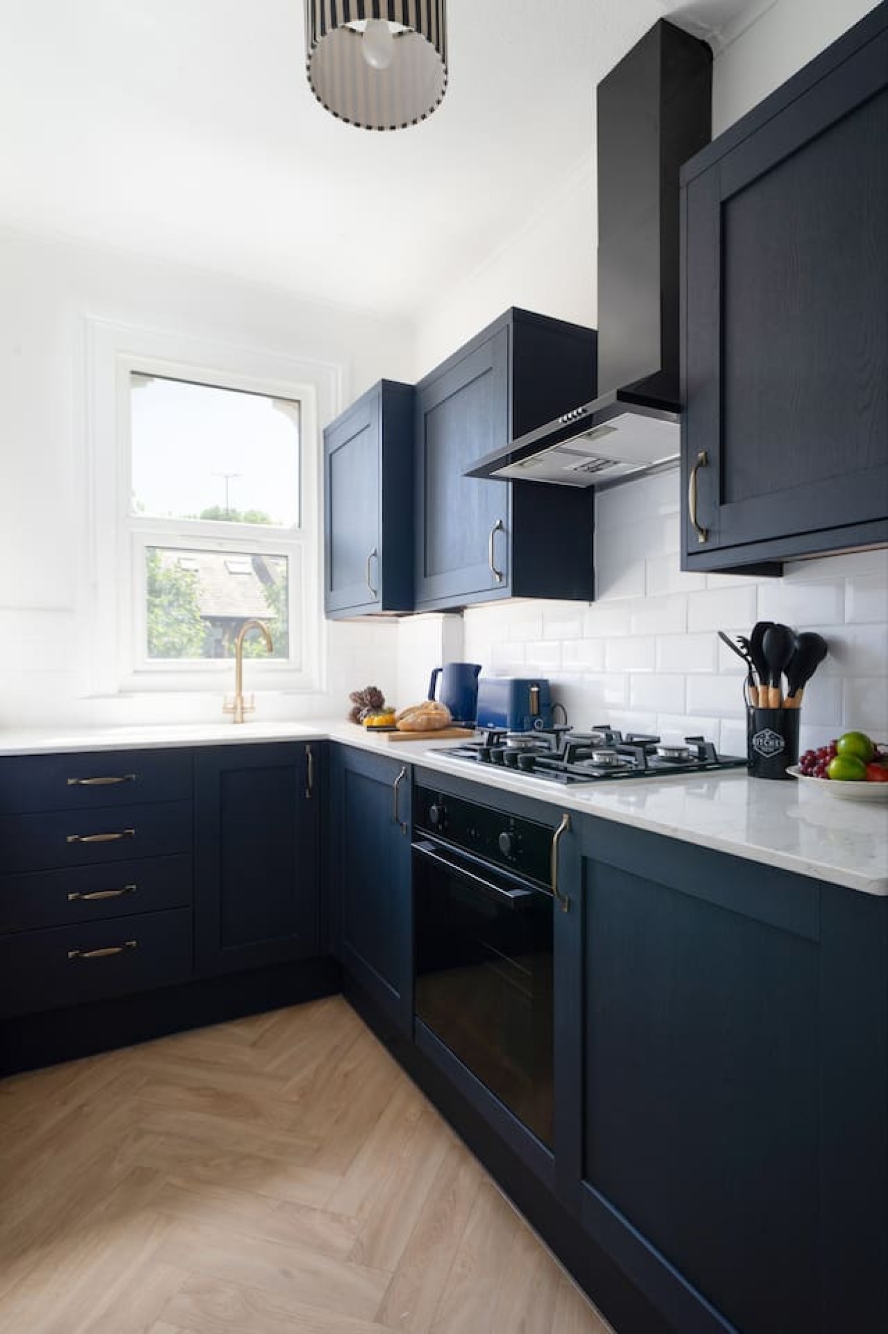 Stylish Two-Bed Apt in Brook Green, West London in 58 Sterndale Road Top floor flat W14 0HU - Property image 9 - VivreStays