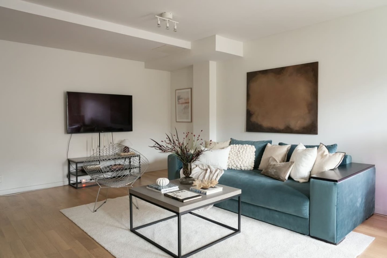 Living space of the apartment in Stora Mossen, Bromma