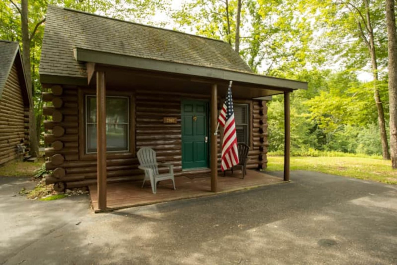 Cabin 2307 - Cozy Log Cabin within Private Resort