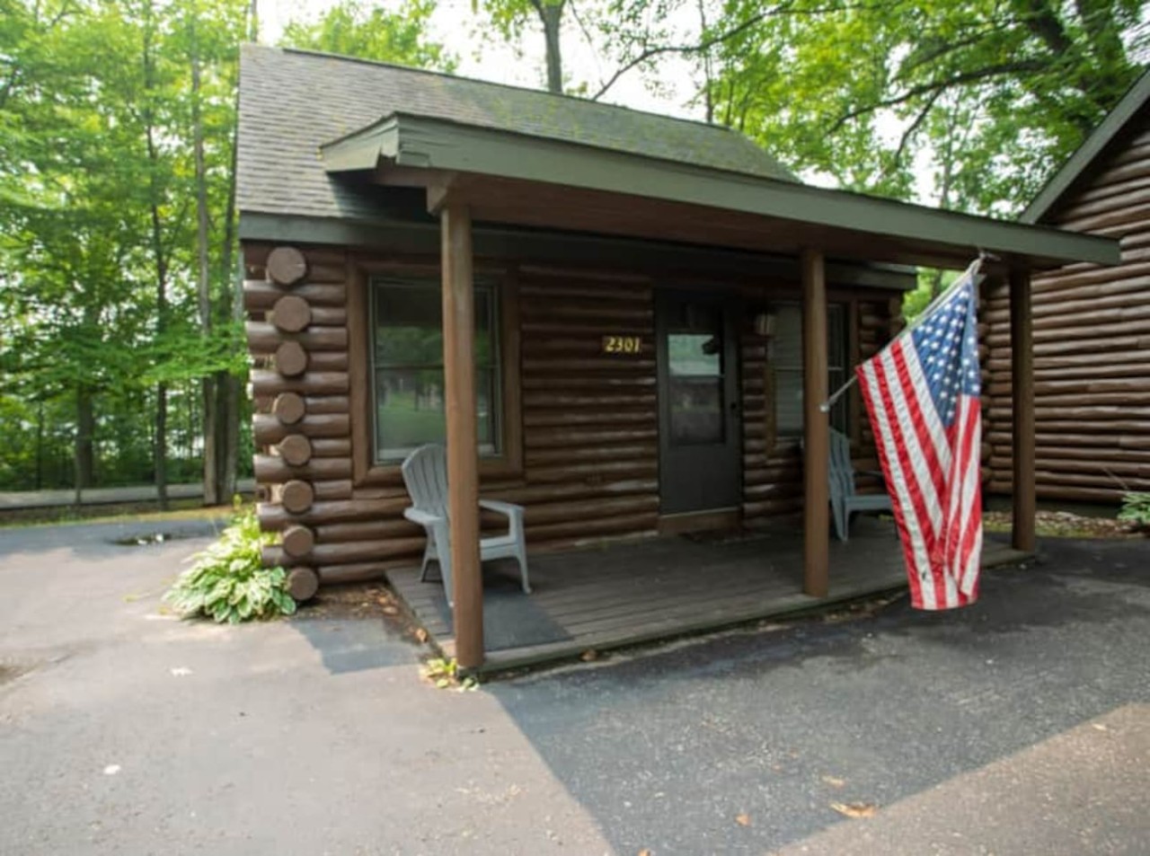 Cabin 2301 - Cute Log Cabin inside Private Resort