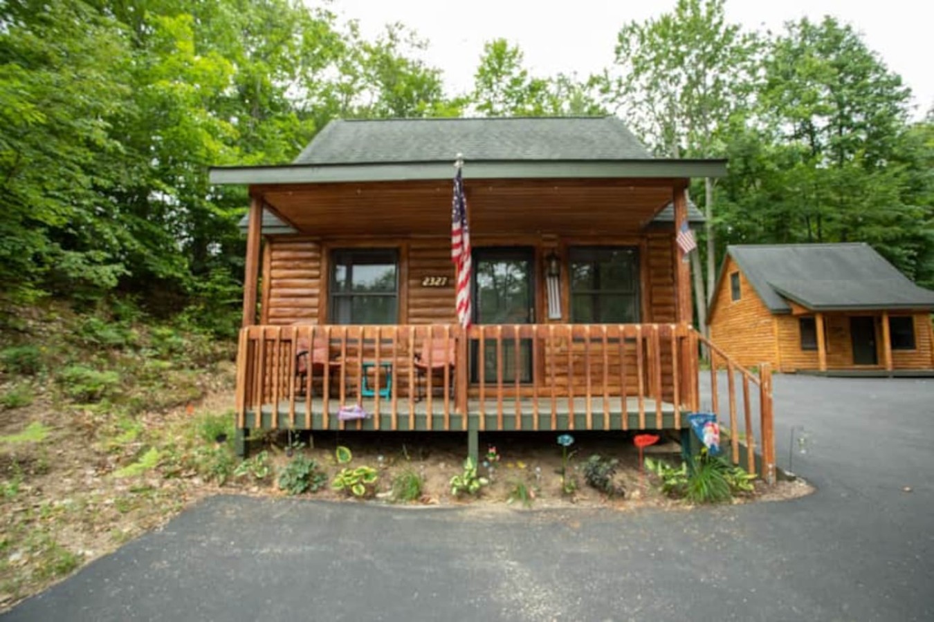 Cabin 2327 - Quiet Log Cabin within Private Resort