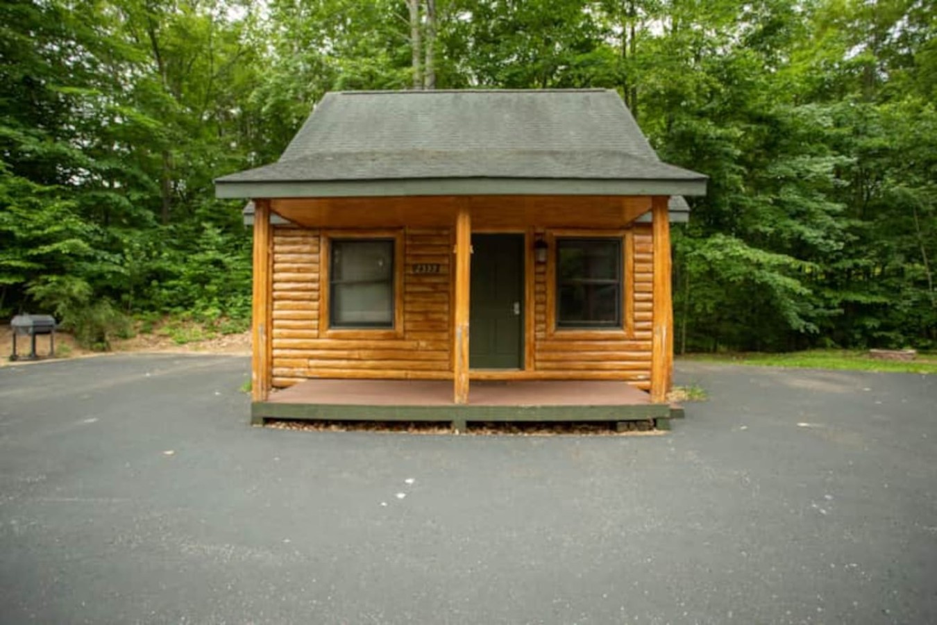 Cabin 2333 - Secluded Log Cabin within Private Resort
