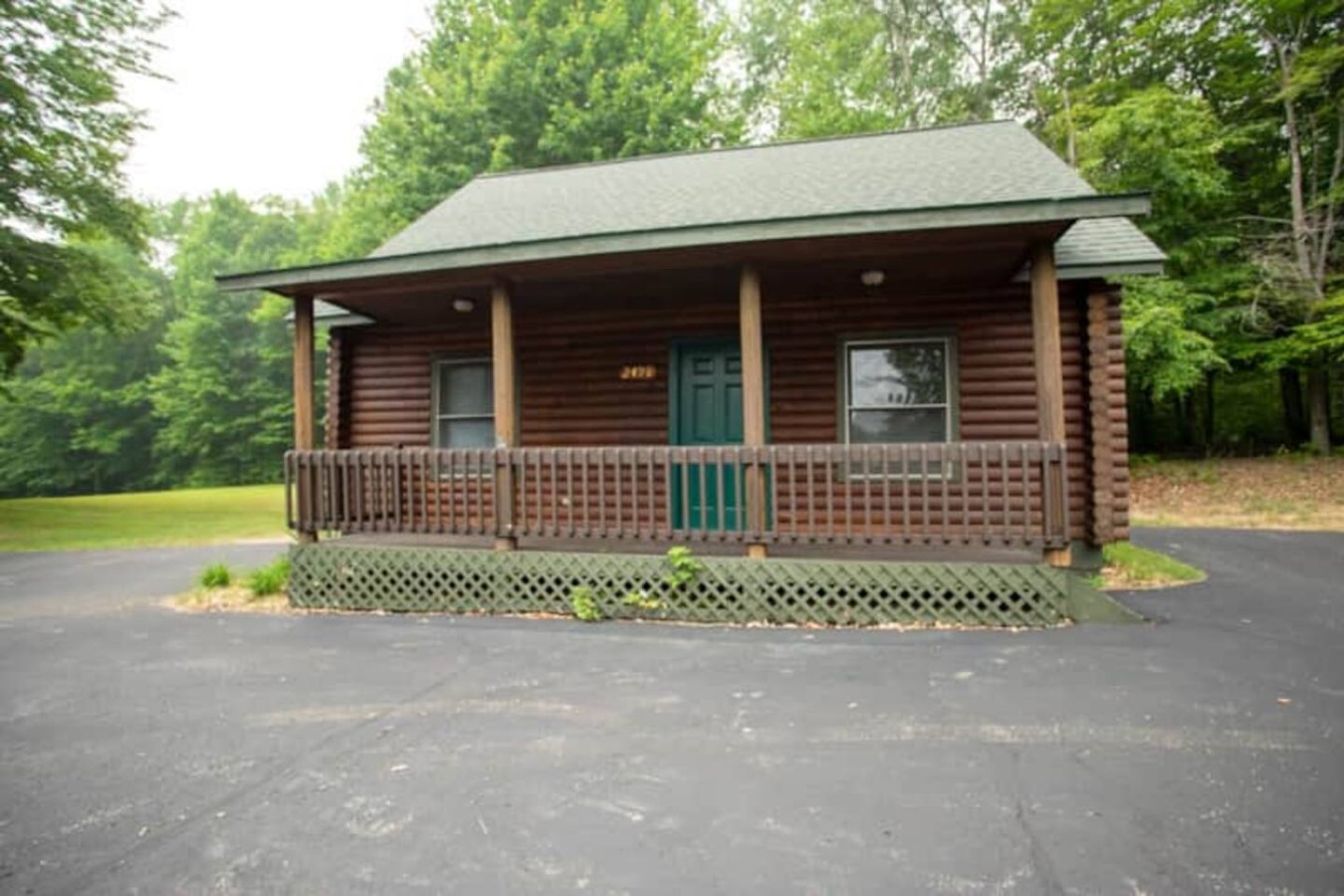 Cabin 2498 - Spacious Log Cabin inside Private Resort