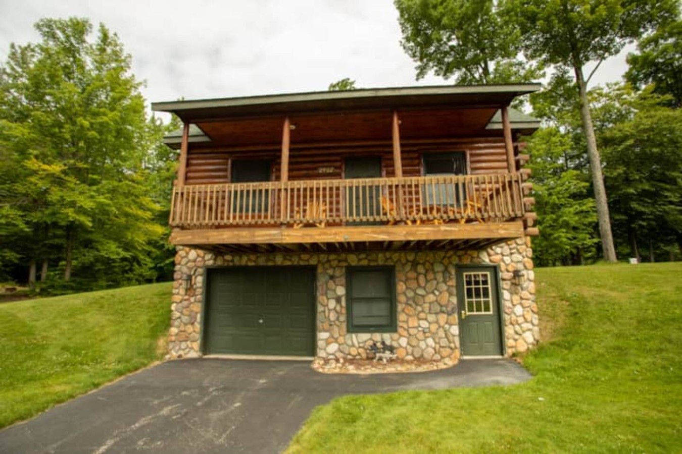 Cabin 2462 - Roomy Log Cabin within Private Resort