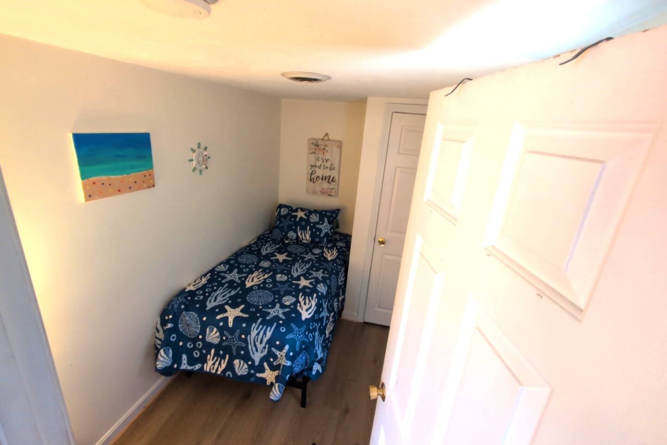 Cozy Beach Haven w/Spacious Balcony - Photo 4
