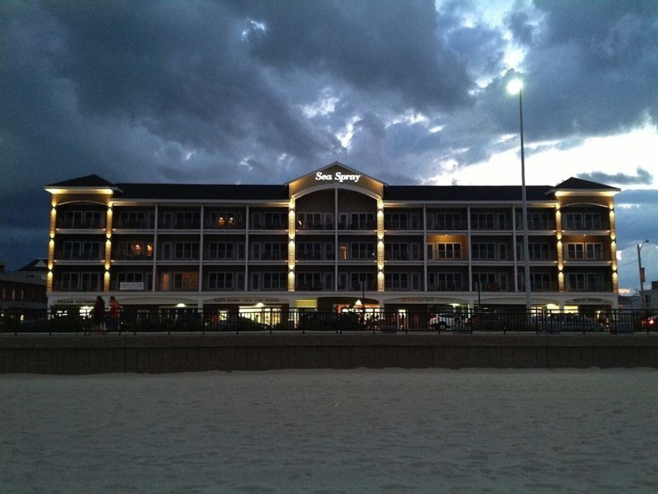 Cozy Oceanfront Penthouse w/Private Sunrise Deck - Photo 3
