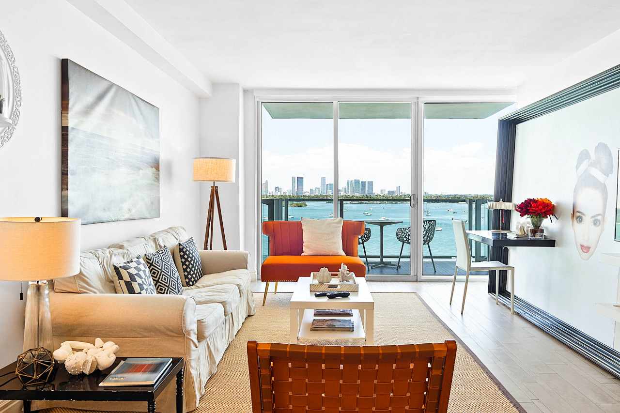 1100 West 920 Bay View Balcony Deluxe Suite