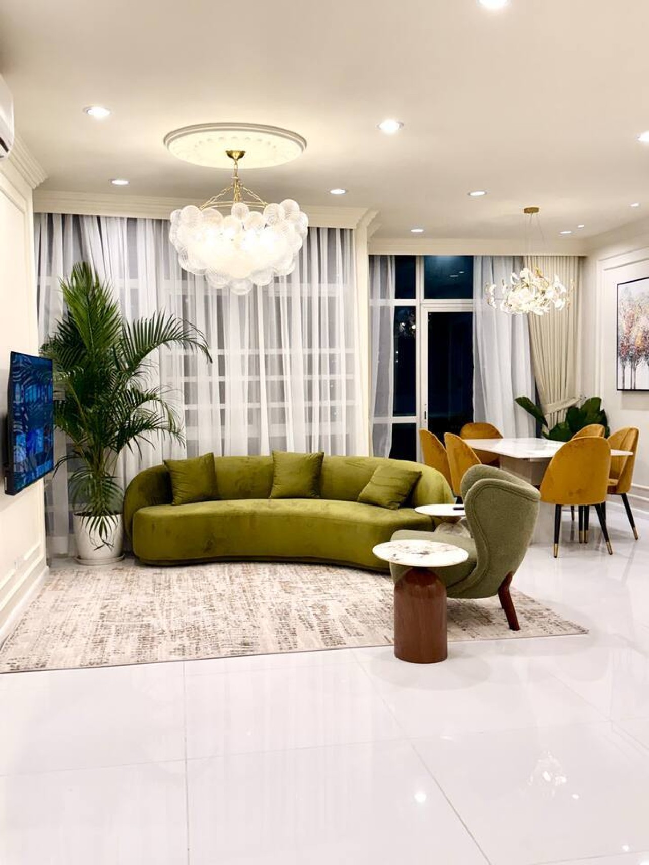 Prime BGC 4BR | Burgos Circle -Walk to High Street