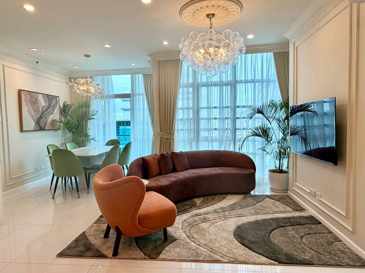 Modern 4BR in Central BGC/Walk to Shangrila &Ascot