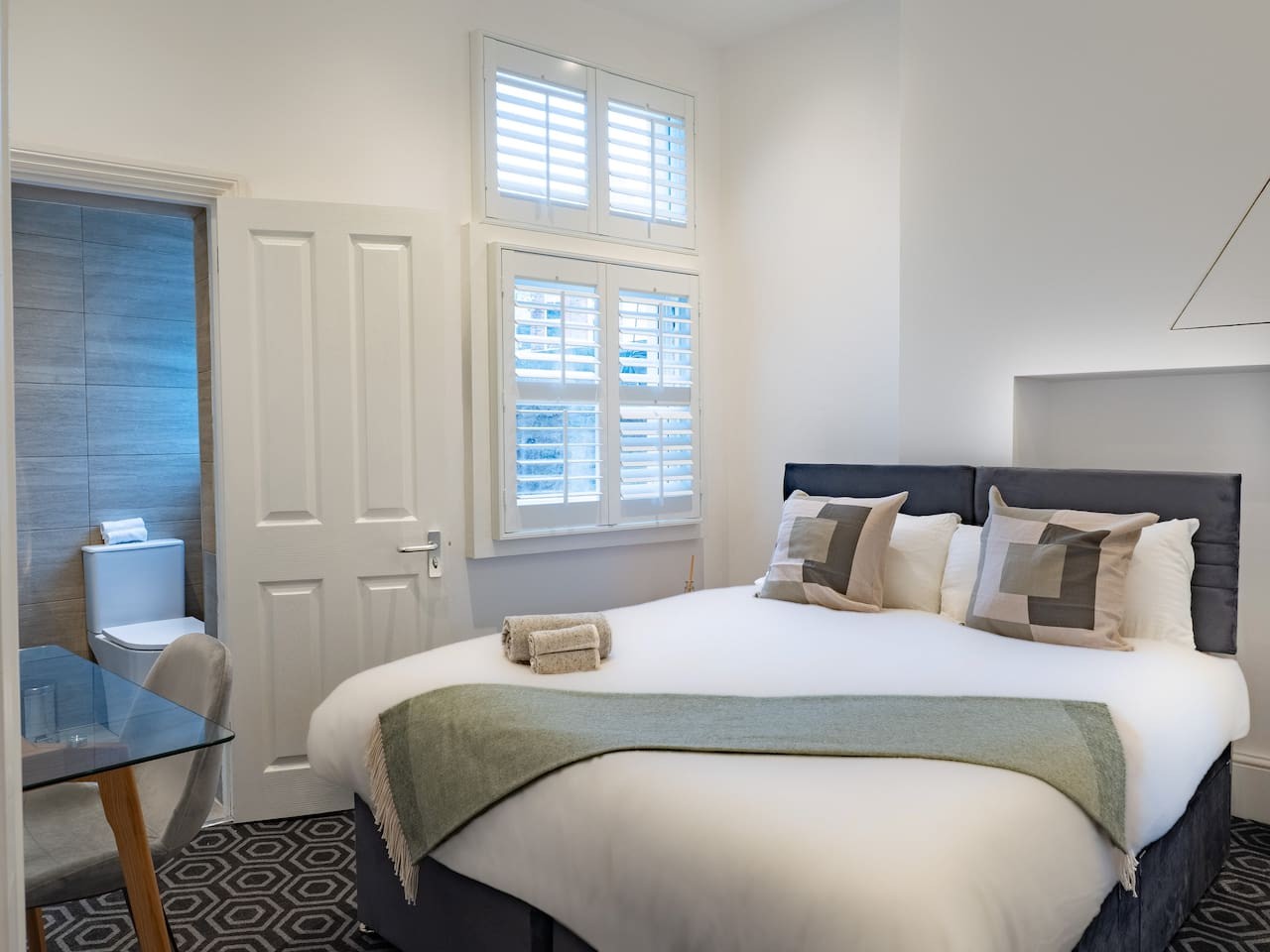 Luxury Clapham Townhouse | 6 En-Suite Patio