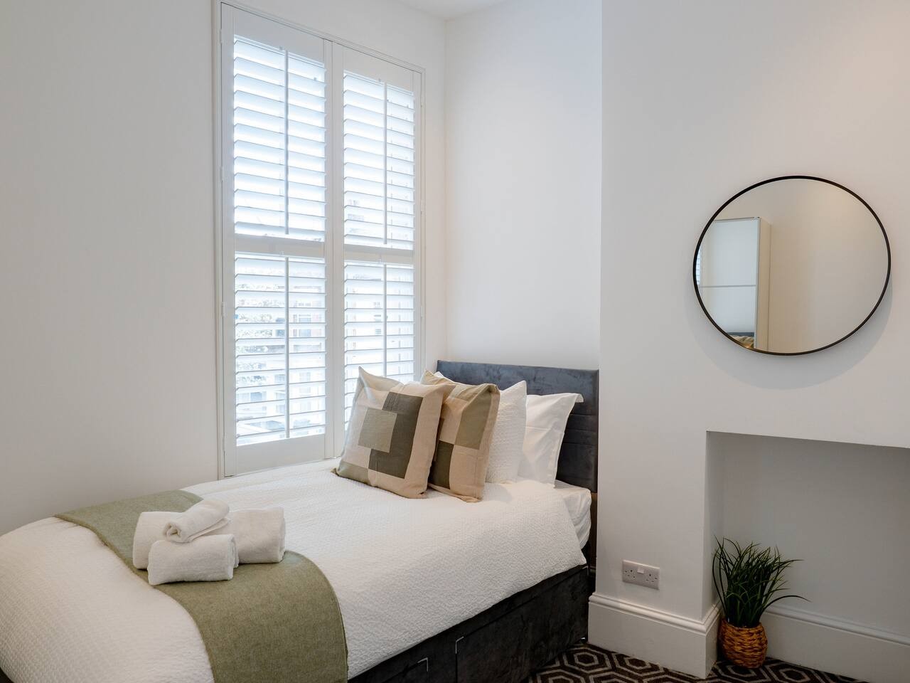 Room 4 – Cosy Single En-Suite