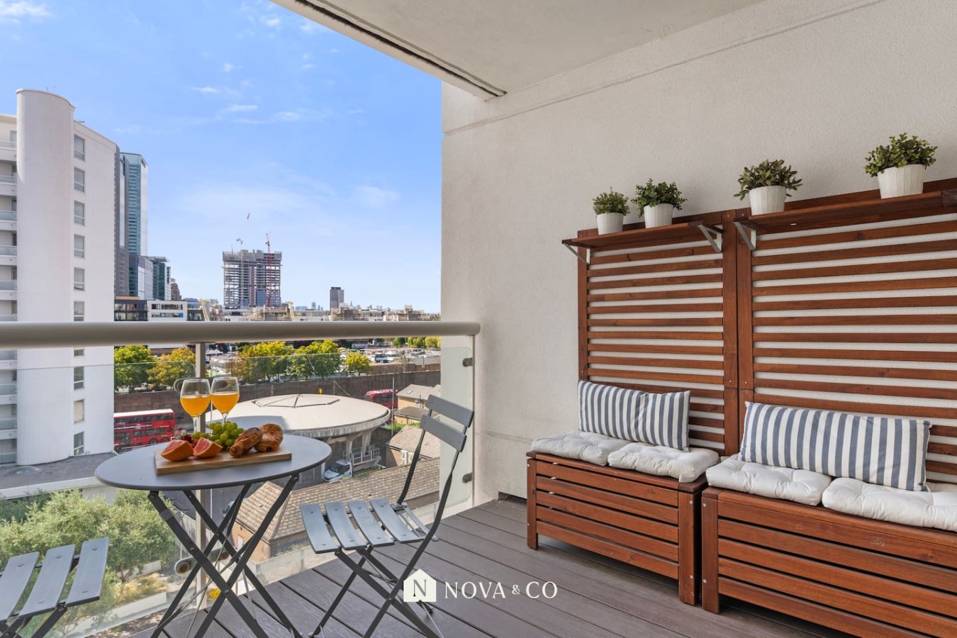 2BR 2B Canary Wharf | River & O2 Views in Aurora Bldg, 164 Blackwall Way 15 - Property image 5 - VivreStays