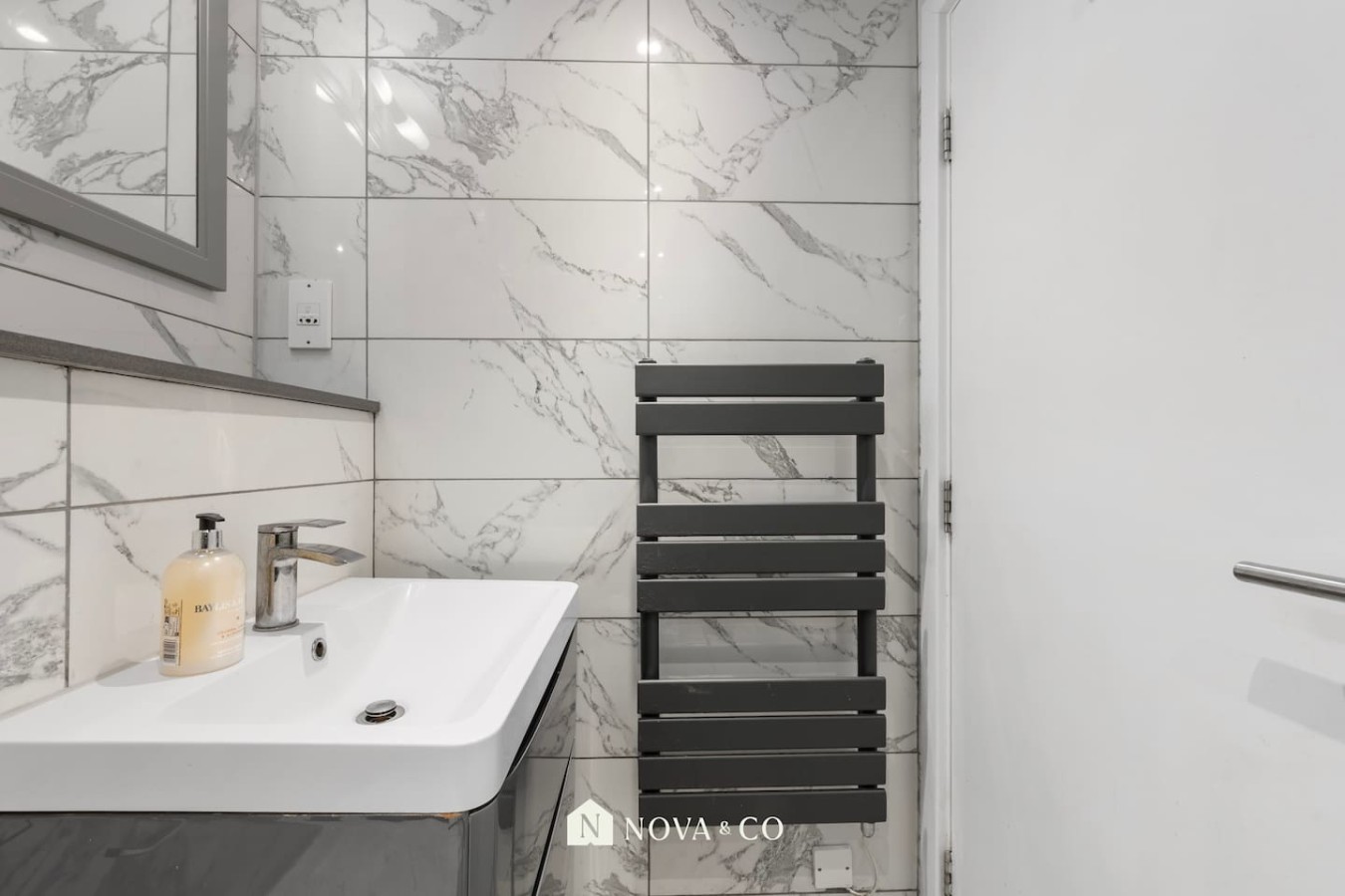 2BR 2B Canary Wharf | River & O2 Views in Aurora Bldg, 164 Blackwall Way 15 - Property image 9 - VivreStays