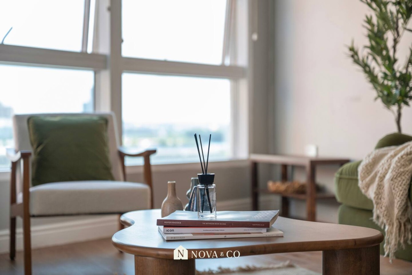 2BR 2B Canary Wharf | River & O2 Views in Aurora Bldg, 164 Blackwall Way 15 - Property image 35 - VivreStays