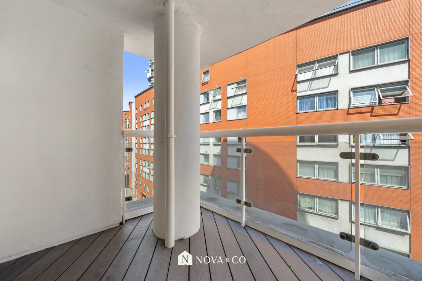 2BR 2B Canary Wharf | River & O2 Views in Aurora Bldg, 164 Blackwall Way 15 - Property image 37 - VivreStays