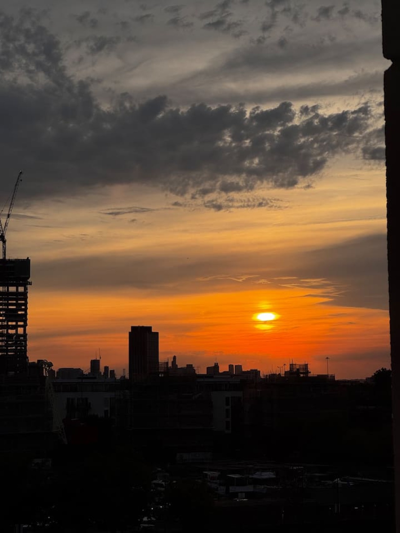 2BR 2B Canary Wharf | River & O2 Views in Aurora Bldg, 164 Blackwall Way 15 - Property image 40 - VivreStays