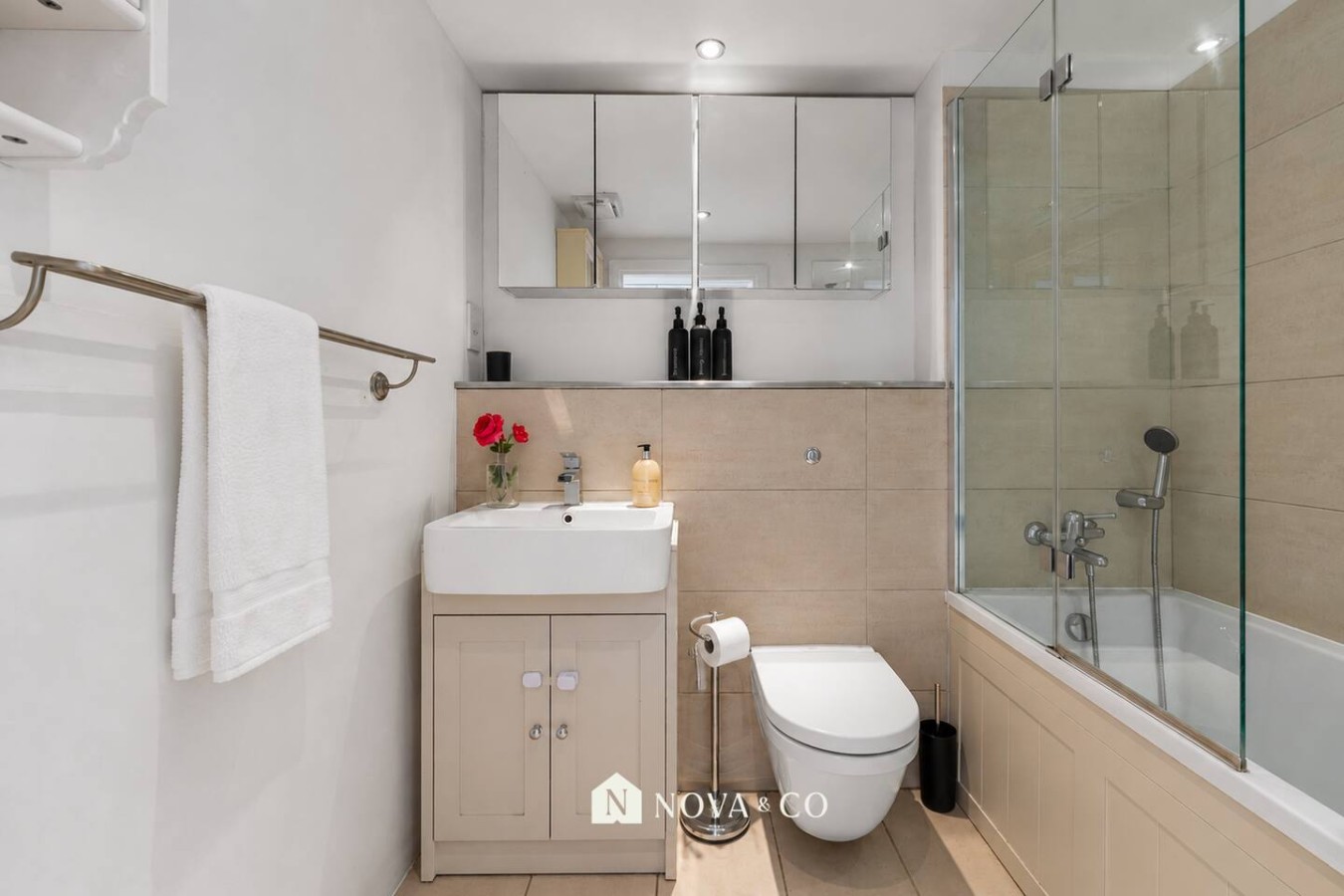 2BR 2B Canary Wharf | River & O2 Views in Aurora Bldg, 164 Blackwall Way 15 - Property image 8 - VivreStays