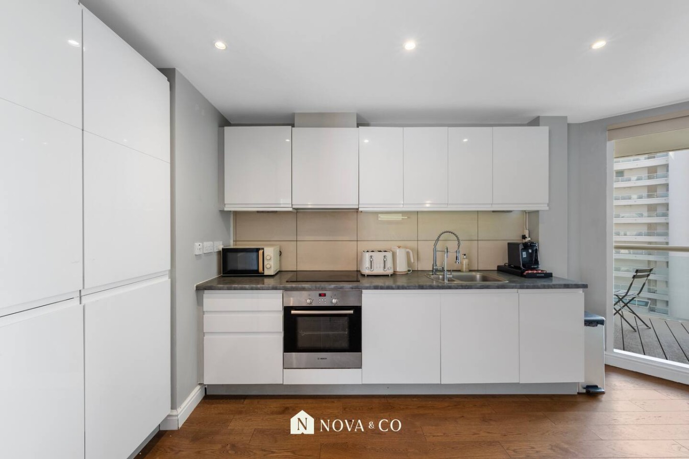 2BR 2B Canary Wharf | River & O2 Views in Aurora Bldg, 164 Blackwall Way 15 - Property image 13 - VivreStays