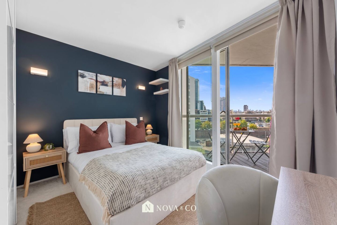 Canary Wharf 2BR | O2 Views & Parking in Aurora Bldg, 164 Blackwall Way 15 - Property image 3 - VivreStays