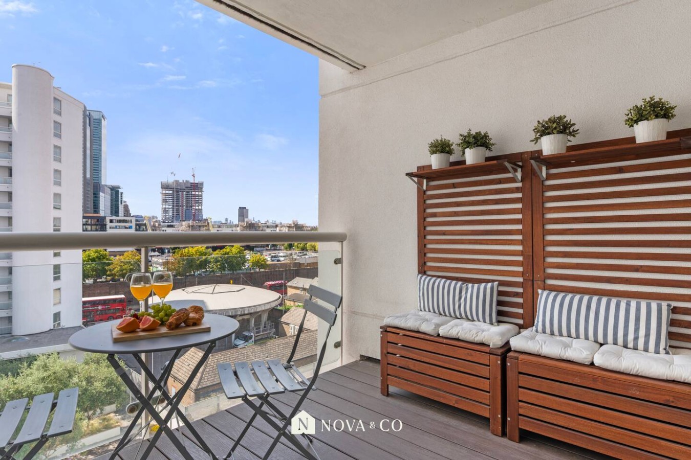 Canary Wharf 2BR | O2 Views & Parking in Aurora Bldg, 164 Blackwall Way 15 - Property image 4 - VivreStays
