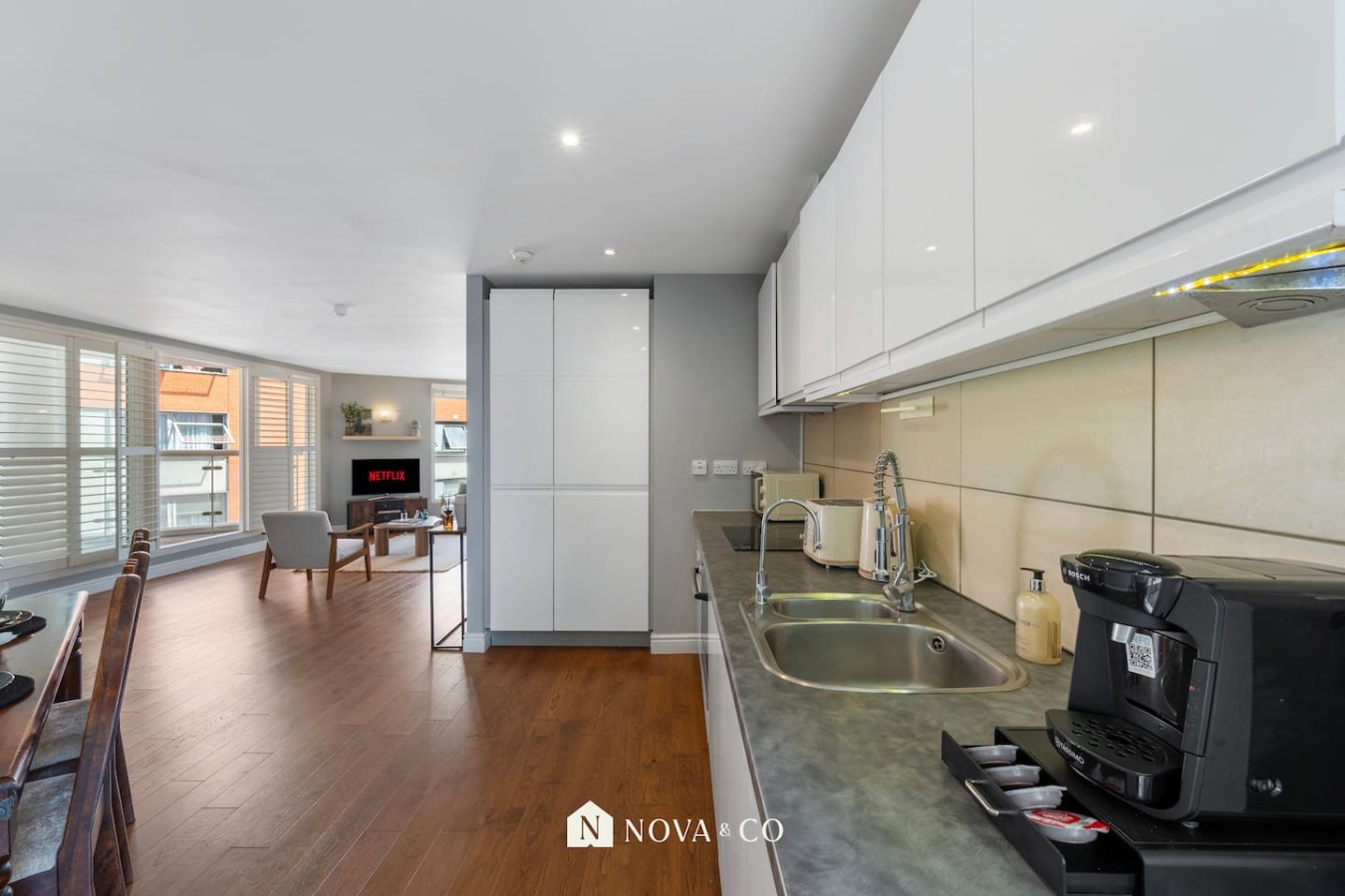 Canary Wharf 2BR | O2 Views & Parking in Aurora Bldg, 164 Blackwall Way 15 - Property image 14 - VivreStays