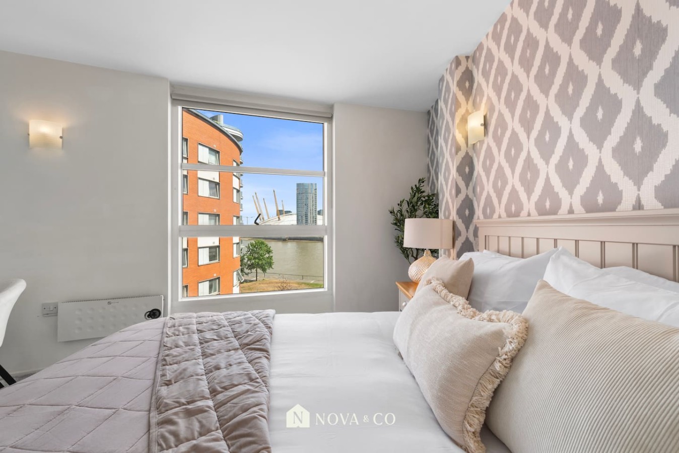 Canary Wharf 2BR | O2 Views & Parking in Aurora Bldg, 164 Blackwall Way 15 - Property image 26 - VivreStays