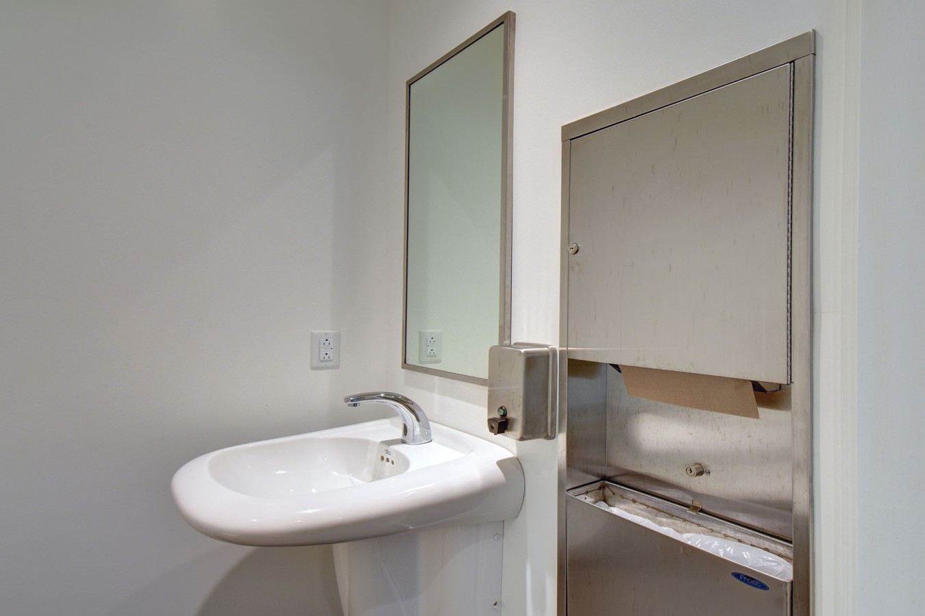 205 Les Eaux, Unit 7 53