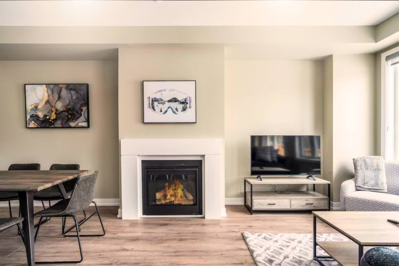 Crosswinds Cove: 3BDR Townhome Backing onto Blue
