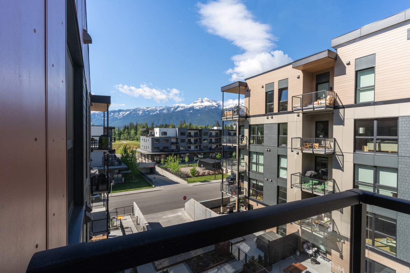Revy Retreat 24