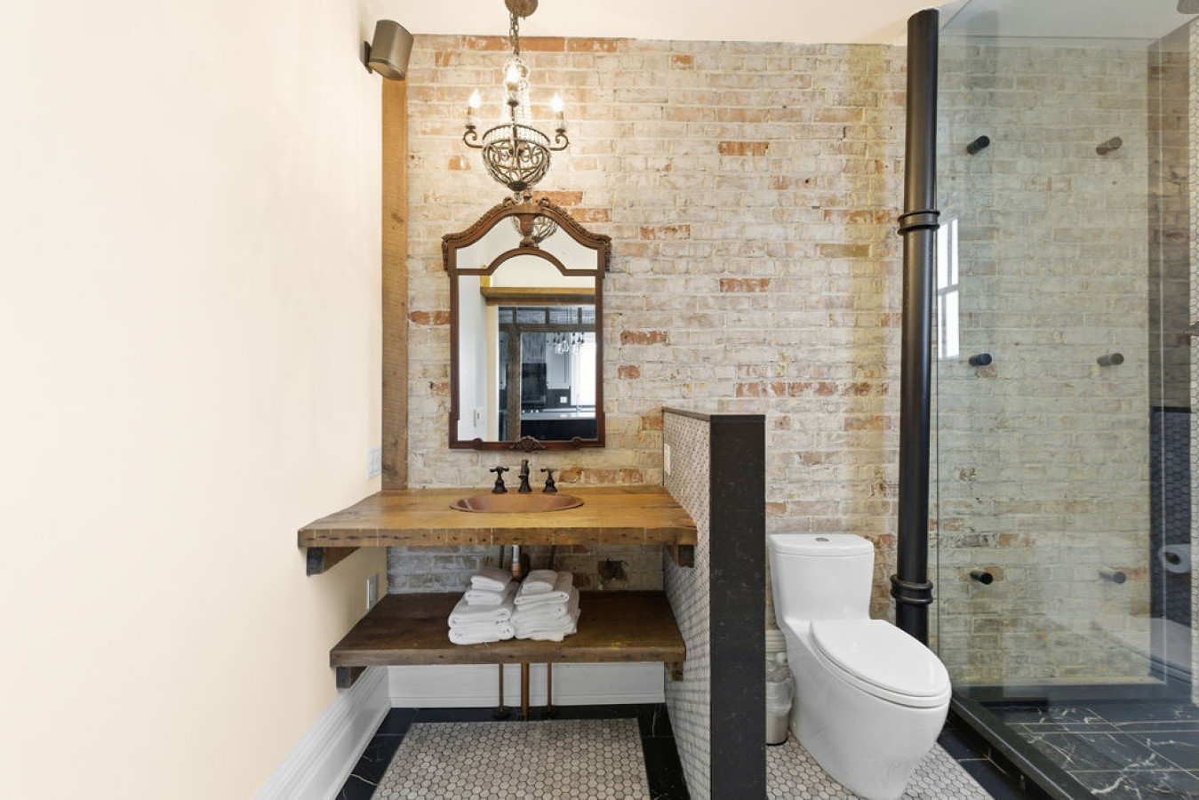 124 Hurontario Unit 2 | Photo 4