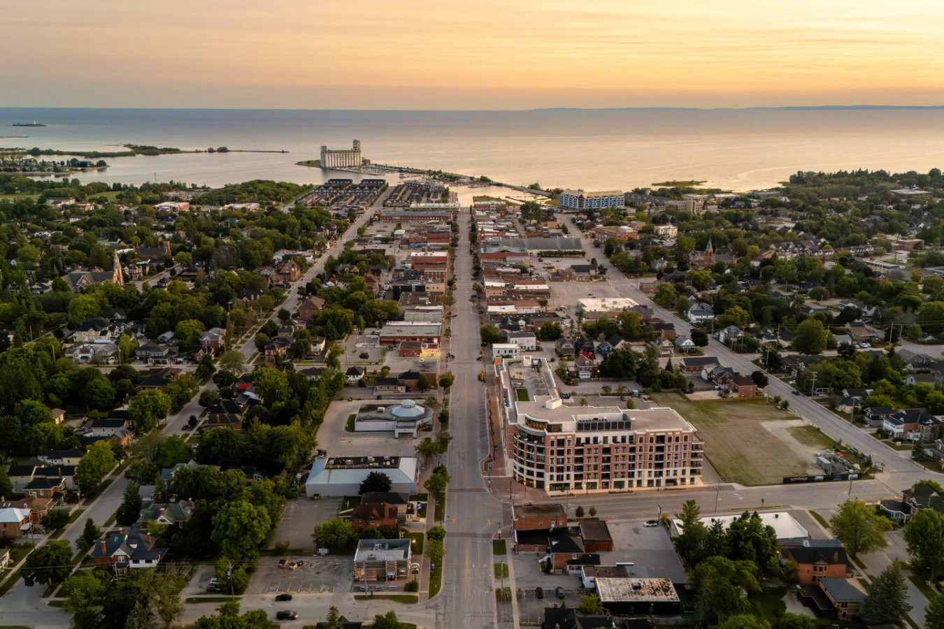 124 Hurontario Unit 3