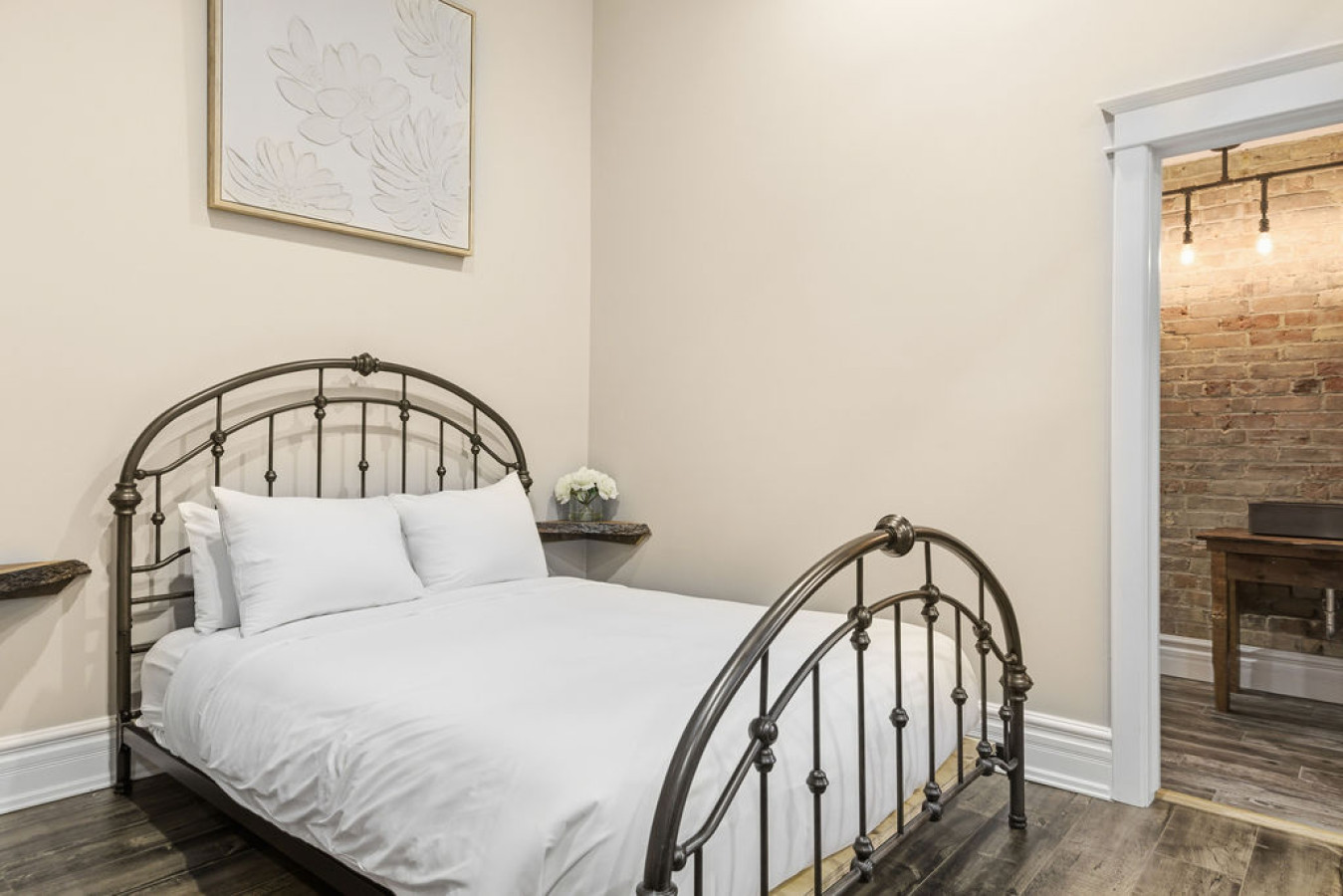 124 Hurontario Unit 3 4