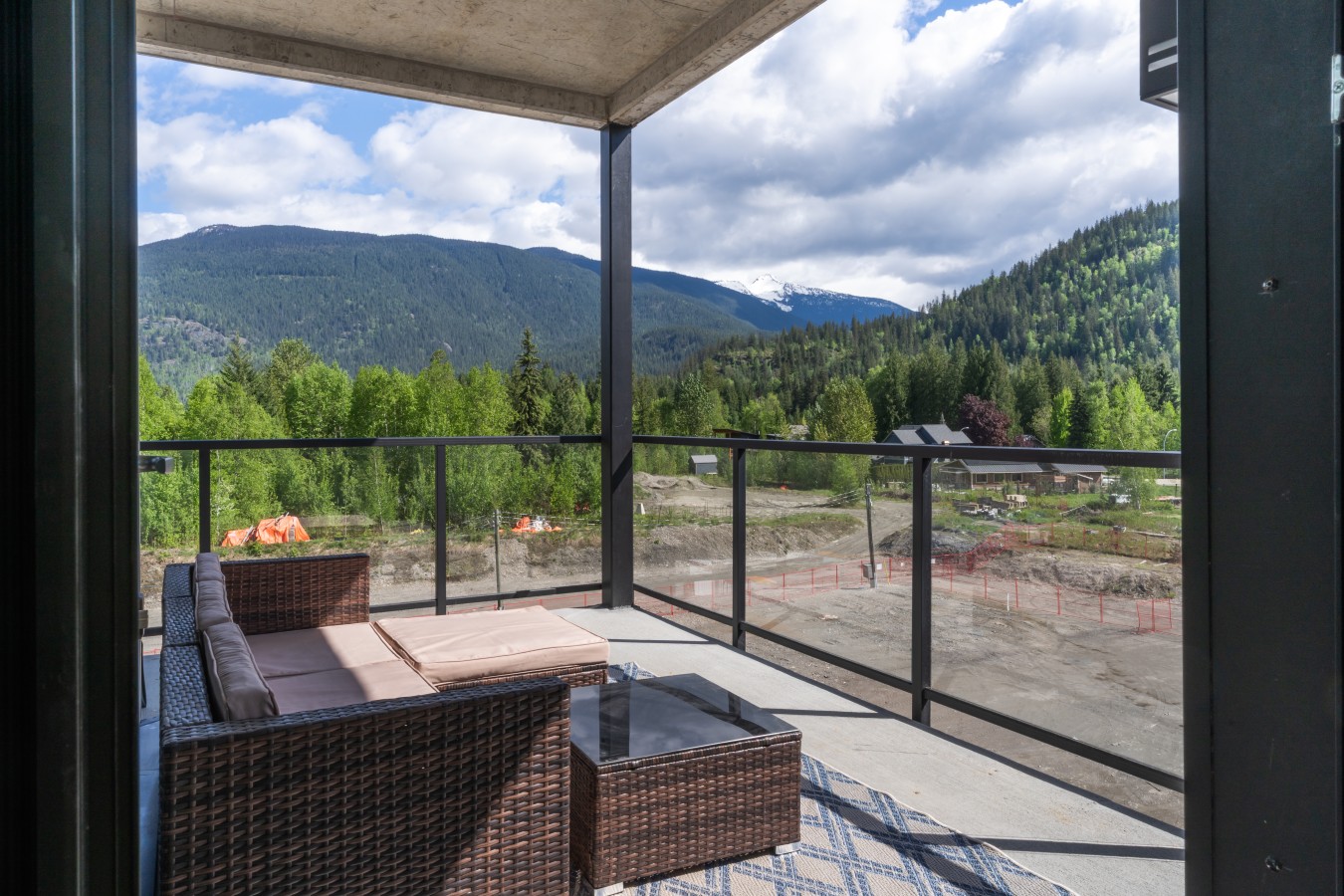 The Luxury Basecamp 13