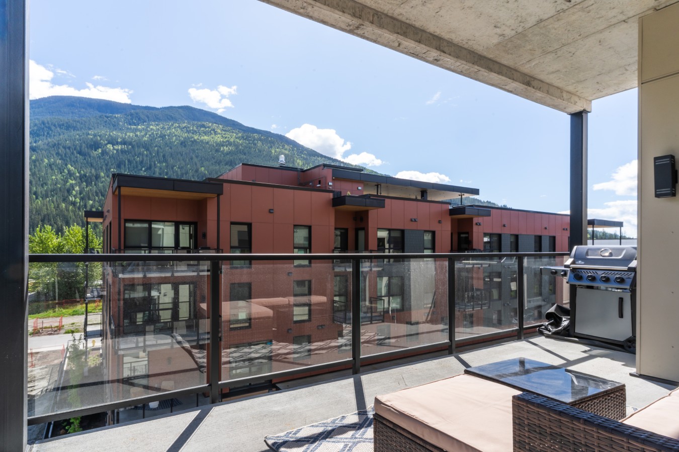 The Luxury Basecamp 14