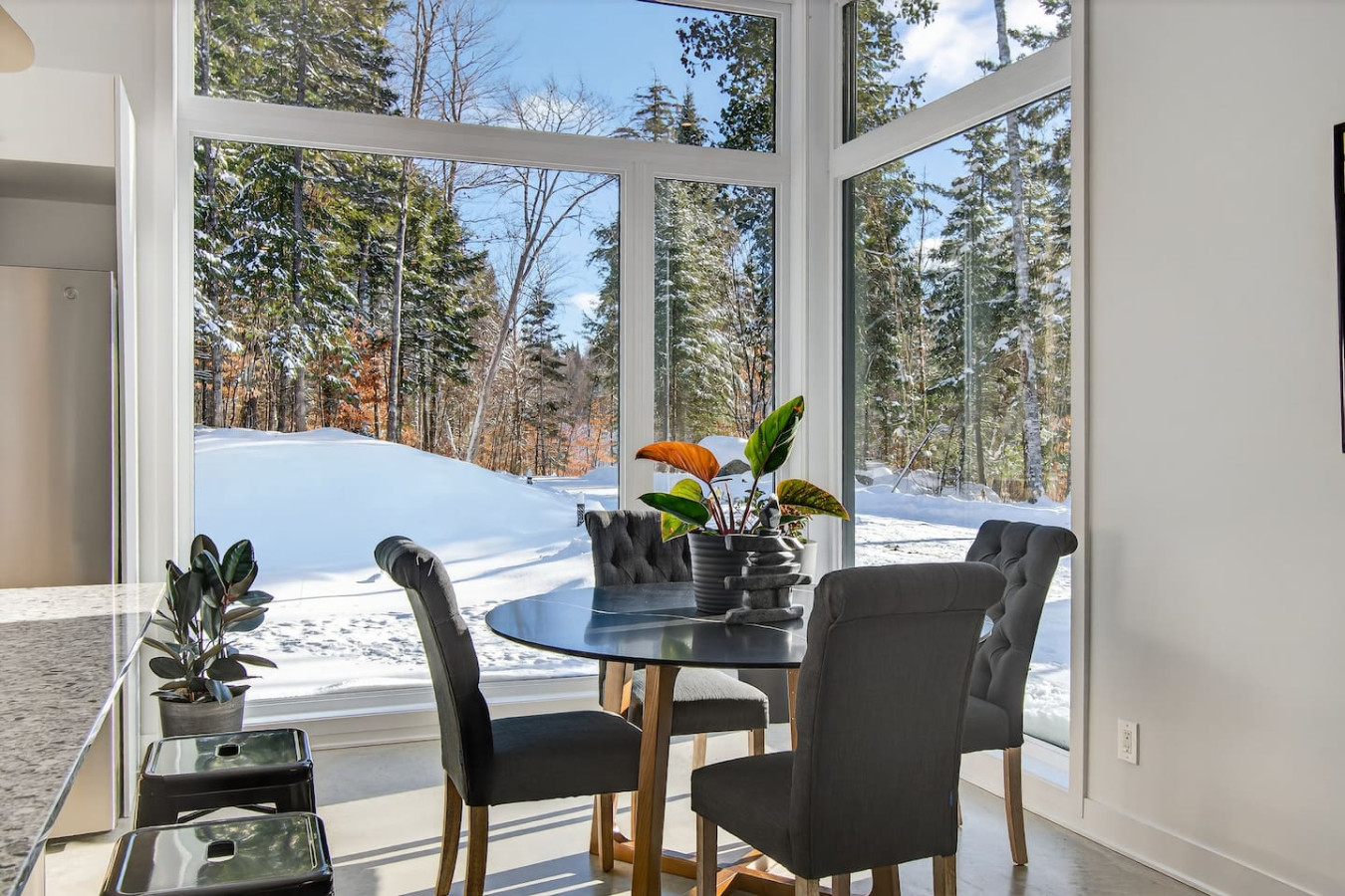 Wynnau Estate in Bel Air | Photo 4