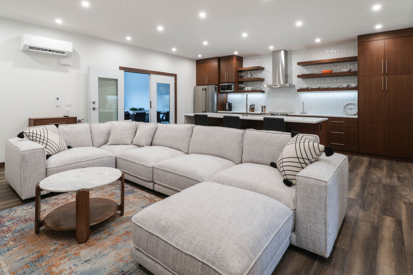 The Timber Den with Indoor Hot Tub